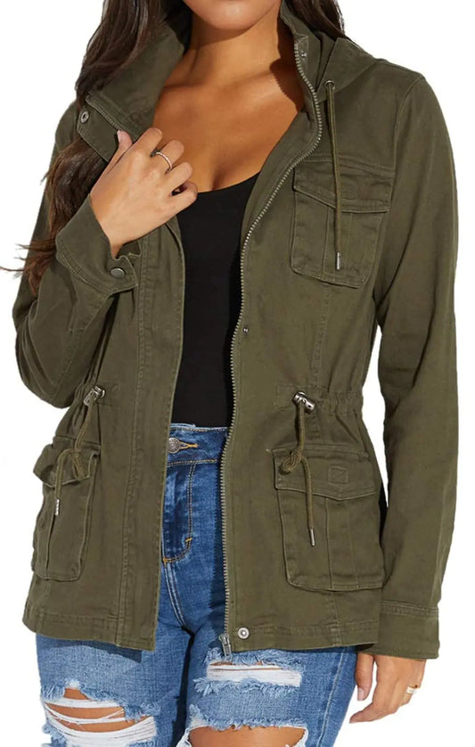 chaqueta verde con capucha